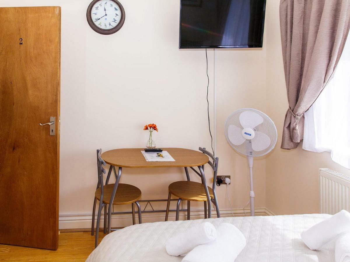 Mandeville Rooms Northolt  外观 照片